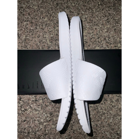 Kobe Kawa Slides 7Y - Picture 6 of 7